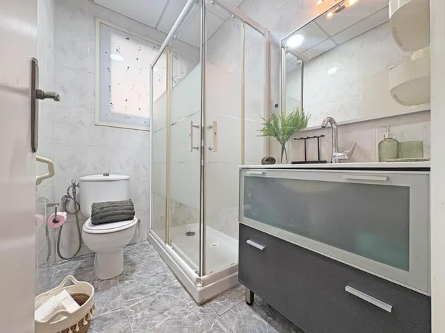 Piso exterior en planta baja con gran patio privado en Terrassa — 15