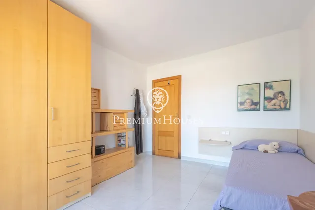 Casa con jardín y piscina en L'Aragai — 24