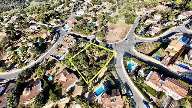 Magnífico terreno de 951 m2. situado en una zona residencial - foto 4