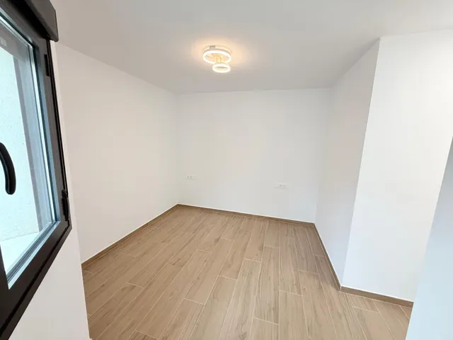 Luminoso apartamento semi-nuevo con terraza, piscina y parking — 19