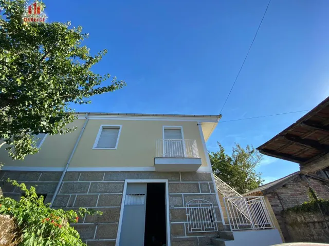 SE VENDE CASA SITUADA EN LA ZONA DE ALONGOS — 26