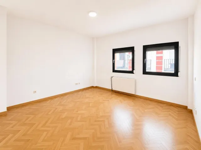 ESTUDIO EXTERIOR, LUMINOSO Y CON MUCHO ENCANTO JUNTO A LA LA