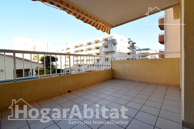 REFORMADO CON PISCINA Y TERRAZA A UN PASO DE LA PLAYA