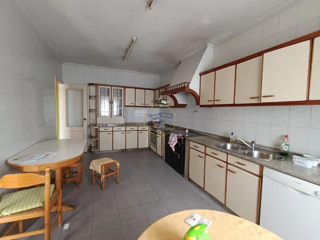 Casa con amplias vistas a la ría de Vigo ubicado en la zona alta de Teis — 15