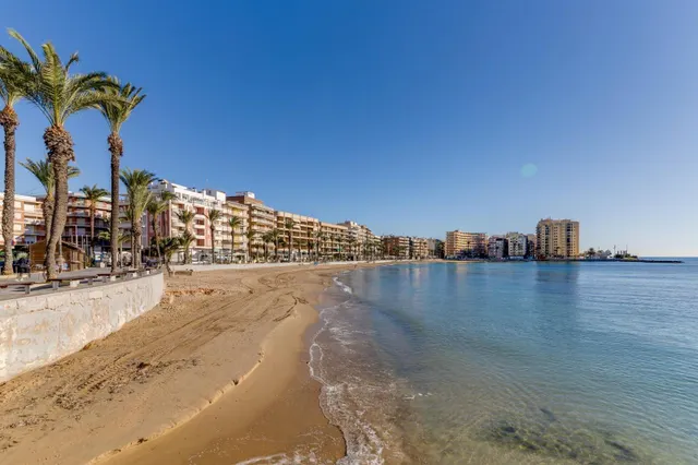 Bungalow planta baja con jardín y piscina junto c.comercial — 43