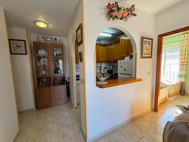 Apartamento en esquina de 2 dormitorios a 500 m de las piscinas naturales en Torrevieja!!! — 21
