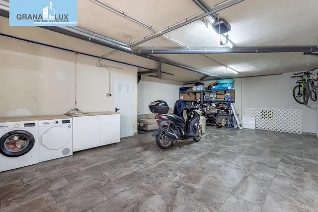 Amplia casa de 182 m2 con patio, gran sótano y a menos de 5 minutos del metro — 28