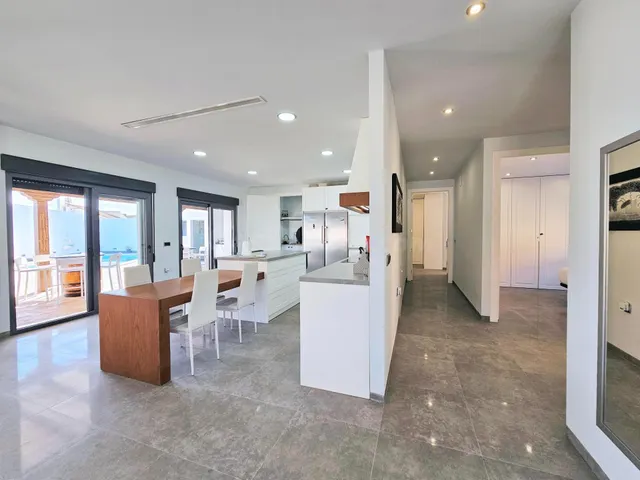 SE VENDE ESTUPENDO CHALET INDEPENDIENTE CON PISCINA SITO EN  - foto 4