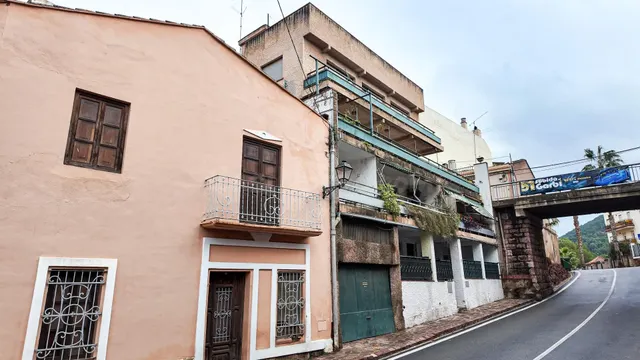 IMPORTANTE EDIFICIO ESQUINERO EN VENTA!! IDEAL INVERSOR!! - foto 3