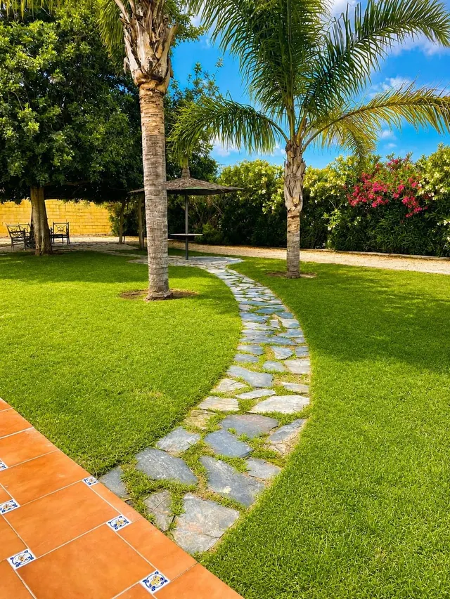 Preciosa casa con jardín en finca rústica — 31