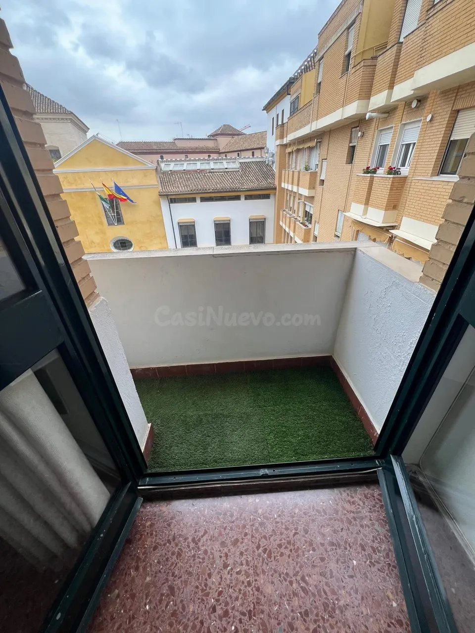 Centro Santa Catalina, Plaza Ponce de León. Excelente apartamento amueblado se alquila. Balcón terraza