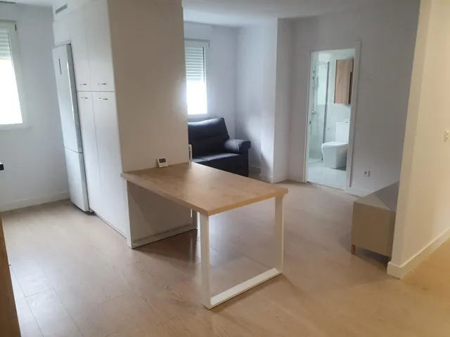 SE ALQUILA HABITACIÓN COMPLETAMENTE REFORMADA — 13