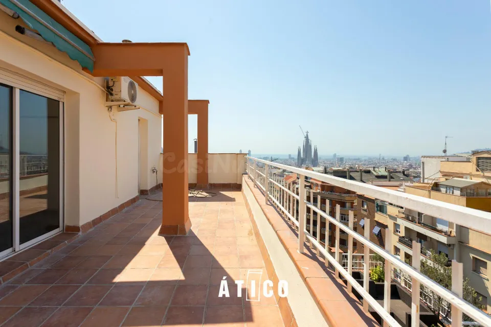 Atico con una terraza espectacular y vistas unicas sobre Barcelona