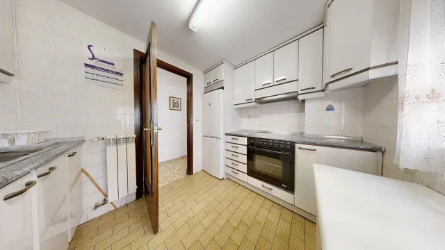 Piso de 72m2 útiles. Distribuido en tres dormitorios, salón, cocina, baño, despensa y amplio balcón — 9