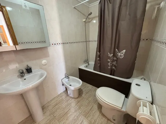 Elegante Dúplex Vacacional con Piscina y Terraza — 24
