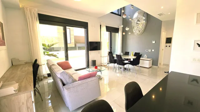 Villa moderna con piscina privada en Lomas de Cabo Roig - foto 5