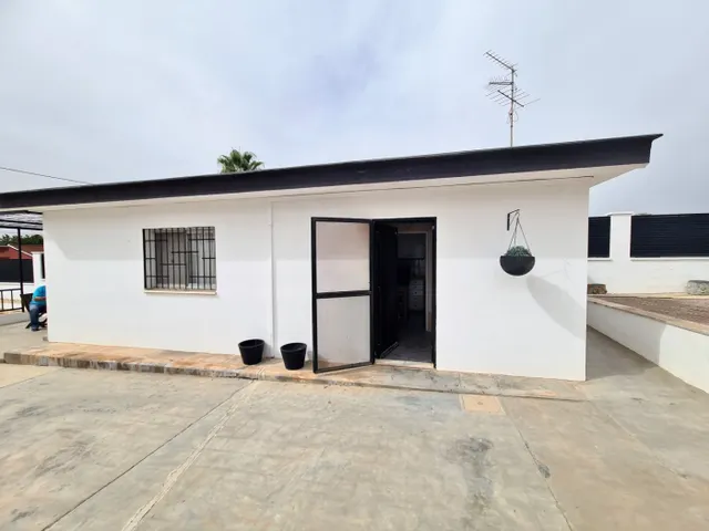 PRECIOSO CHALET CON PISCINA, CASA DE INVITADOS Y GRANDES TERRAZAS JUNTO A LLÍRIA — 21