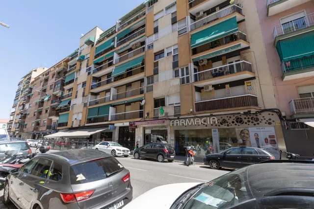 Estupendo piso  en la última planta en calle doctor azpitarte — 33