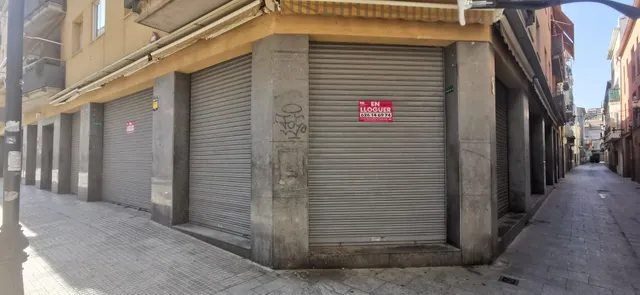 Gran local comercial en esquina al lado del Ayuntamiento — 11