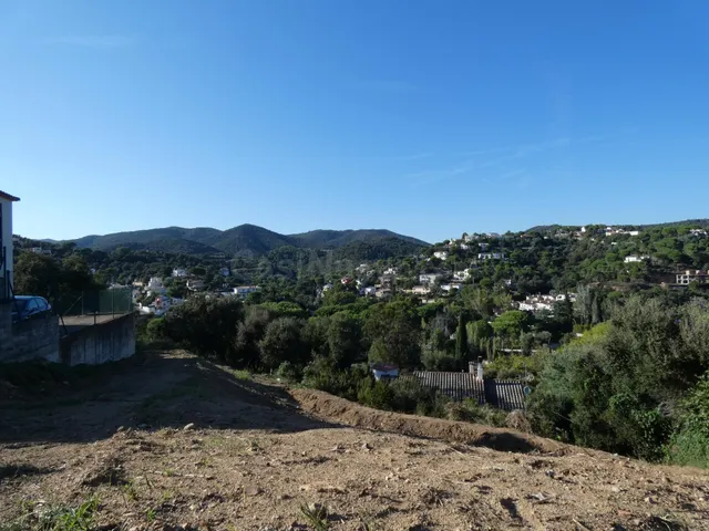 CALONGE: Parcela edificable, 640 m2. para casa unifamiliar, 