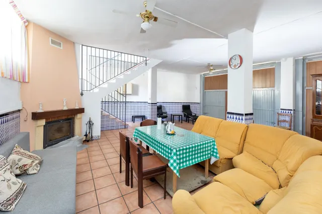 Amplio Chalet con piscina, pista deportiva y vistas en Ogíjares. — 23
