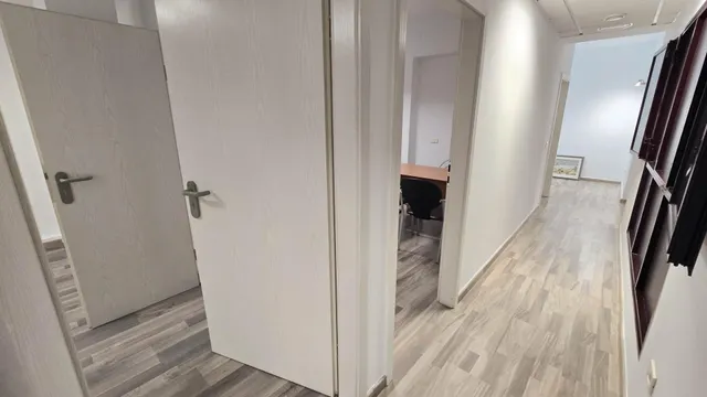 Oficina reformada y amueblada de 128 m2 en el Edificio Peceño, en pleno centro de Santa Cruz de Tenerife — 36