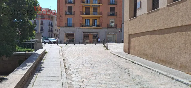 ALQUILER GARAJE AVENIDA DEL ACUEDUCTO 30.-.PLAZA 5 - foto 3