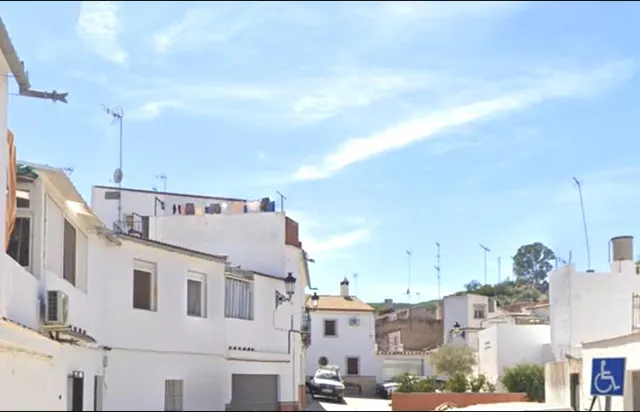 CASA ADOSADA OCUPADA A LA VENTA EN LA PUEBLA DE LOS INFANTES