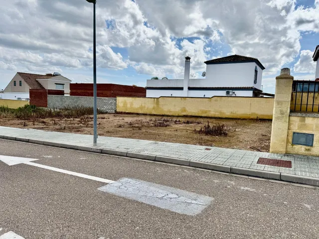 SOLAR URBANO EN CANTILLANA - foto 4