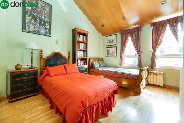 CHALET ADOSADO EN URBANIZACIÓN ADORATRICES — 35