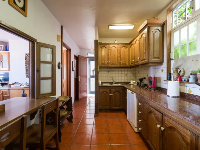 Chalet independiente junto a Paseo de Chil, con jardín, ascensor y vistas a la bahía — 33