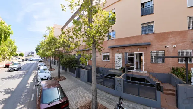 VIVIENDA ADOSADA CON GRAN POTENCIAL EN LOS BERMEJALES - foto 2