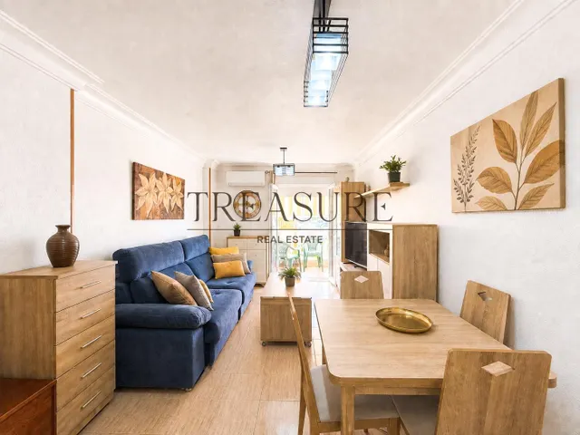 Apartamento en primera línea de mar con plaza de garaje, dos piscinas y orientación sur – Villa Cristal, Playa Paraíso — 2
