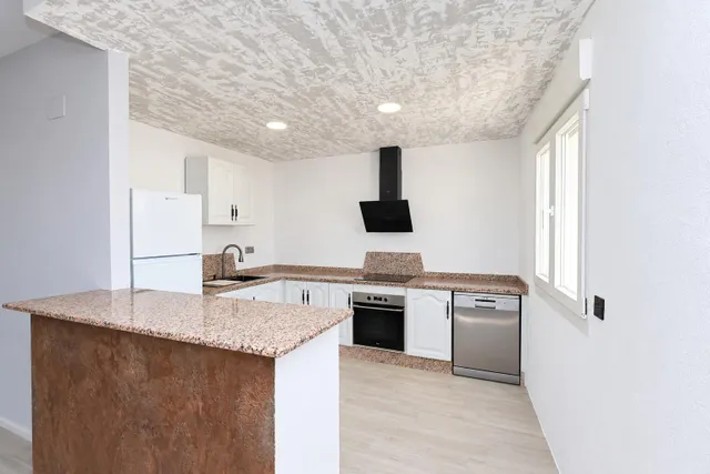 Casa reformada con piscina en parcela de 2.500 m2 (urbano y rústico) — 28