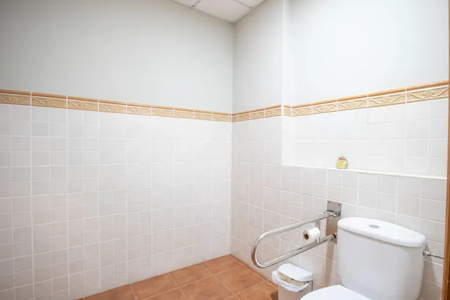 LOCAL CON POSIBILIDAD DE CAMBIO DE USO A VIVIENDA EN TOSCAL LONGUERA — 12