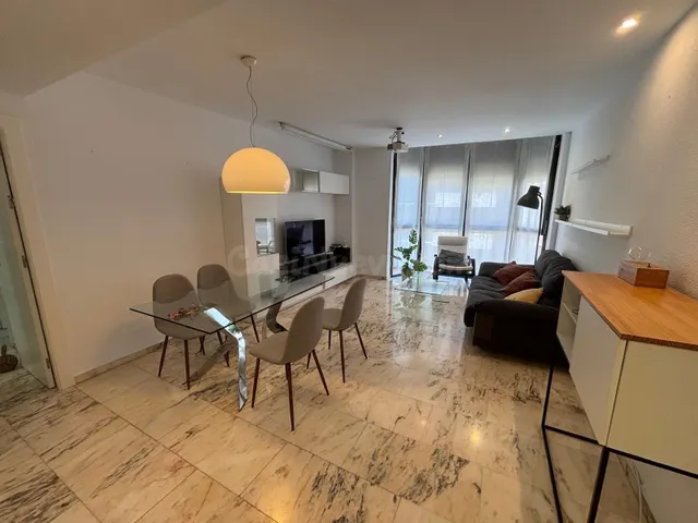 Vivienda en alquiler 4 dormitorios con garaje. Murcia Centro