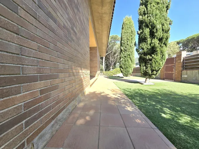 Casa impecable con privacidad, piscina y vistas panorámicas — 10