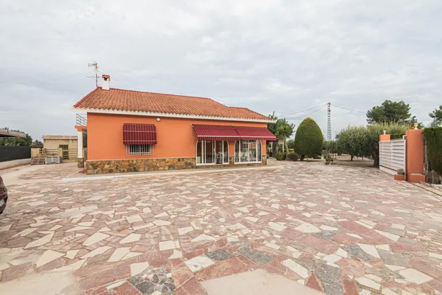 Chalet sito en Valverde con 6 habitaciones, 3 baños, piscina y garaje — 7