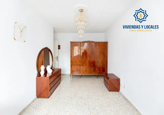 ¡Oportunidad única! Ático de 4 dormitorios y 2 baños con gran terraza frente al Colegio Agustinos (Arabial) — 22