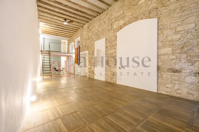 Piso con 2 lofts independientes con balcon baños cada uno y una excelente ubicación en el gòtico — 4