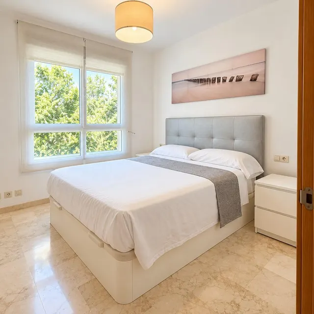 AMPLIO PISO DE 3 DORMITORIOS CON GRAN BALCÓN, GARAJE Y PISCINA EN SANT PAU — 6