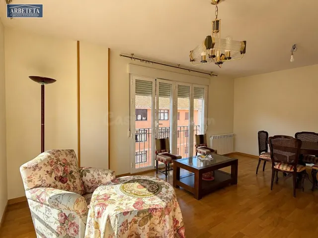 ARBETETA INMOBILIARIA VENDE PISO EN SIGUENZA DE TRES DORMITO - foto 2