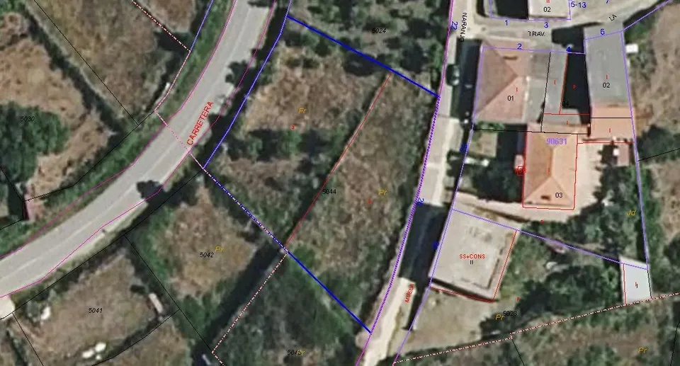 Urbis te ofrece un solar en venta en Saucelle, Salamanca.