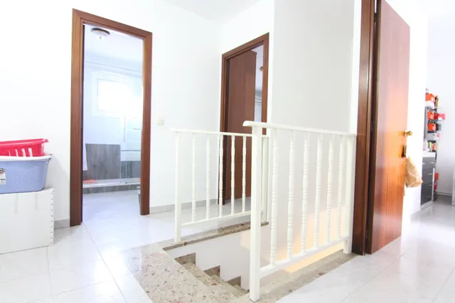 Casa a tres vientos con 4 habitaciones, amplio garaje y patio privado en el barrio de sant bernat — 24