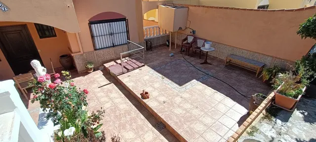 Gran chalet independiente de 3 plantas con dos viviendas y piscina — 23
