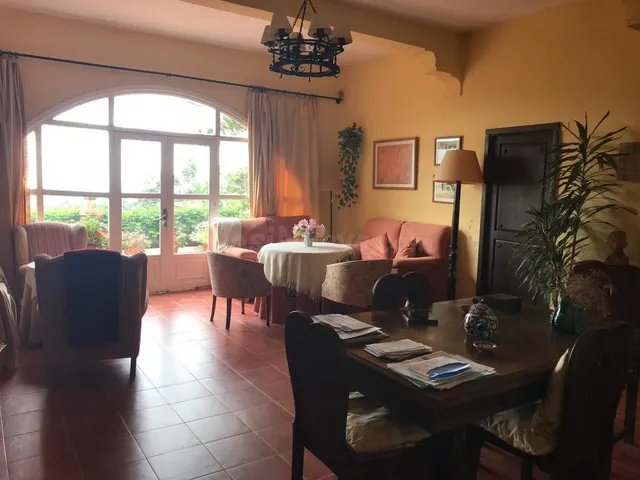 Se vende casa señorial con terreno - foto 3