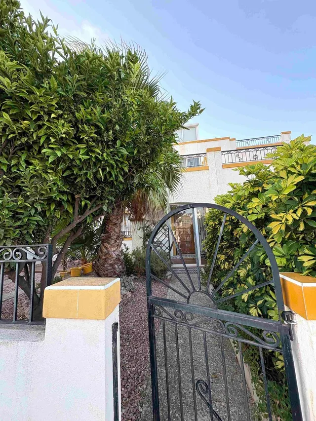 Atractivo Pareado en Orihuela Costa - Ideal para Vivir o Vac - foto 5