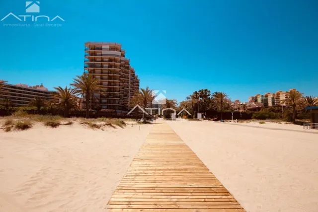 “Tu futuro hogar junto al mar te espera en El Grau de Gandía.” — 7