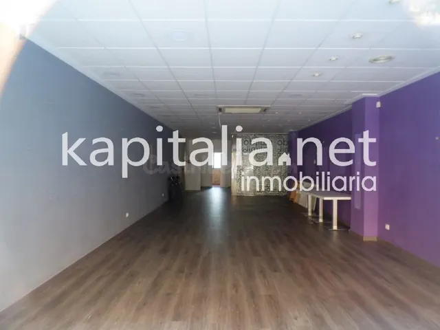 Local a la venta y en alquiler en Avenida Almaig. - foto 4