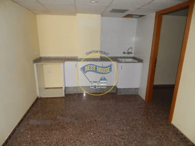 GRAN LOCAL COMERCIAL EN ZONA TRANSITADA EN ONTINYENT — 24